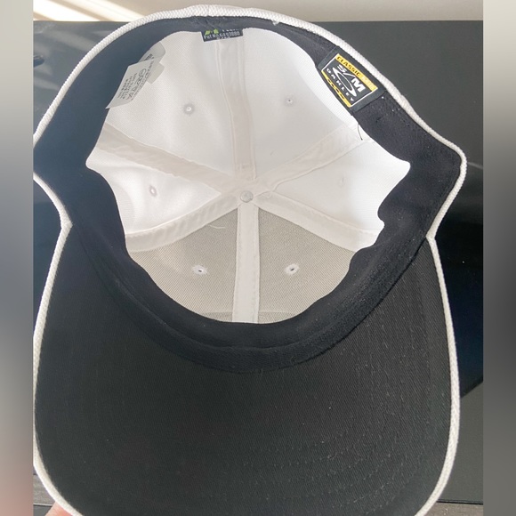 Oakley cap - Picture 5 of 5